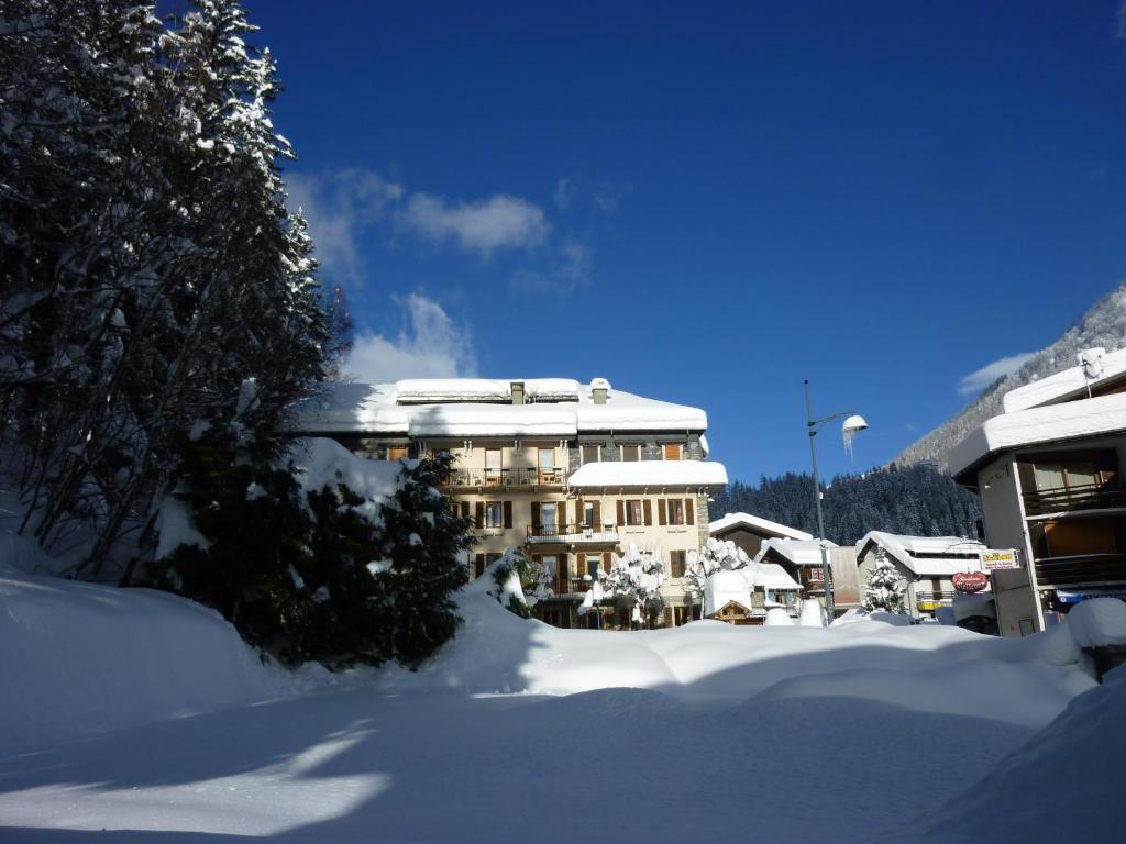 Hotel Restaurant La Couronne Chamonix Luaran gambar