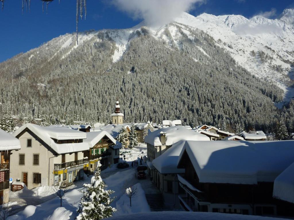 Hotel Restaurant La Couronne Chamonix Bilik gambar